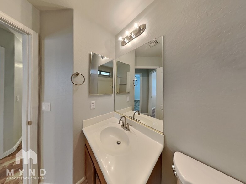 Building Photo - 40768 W Sanders Way