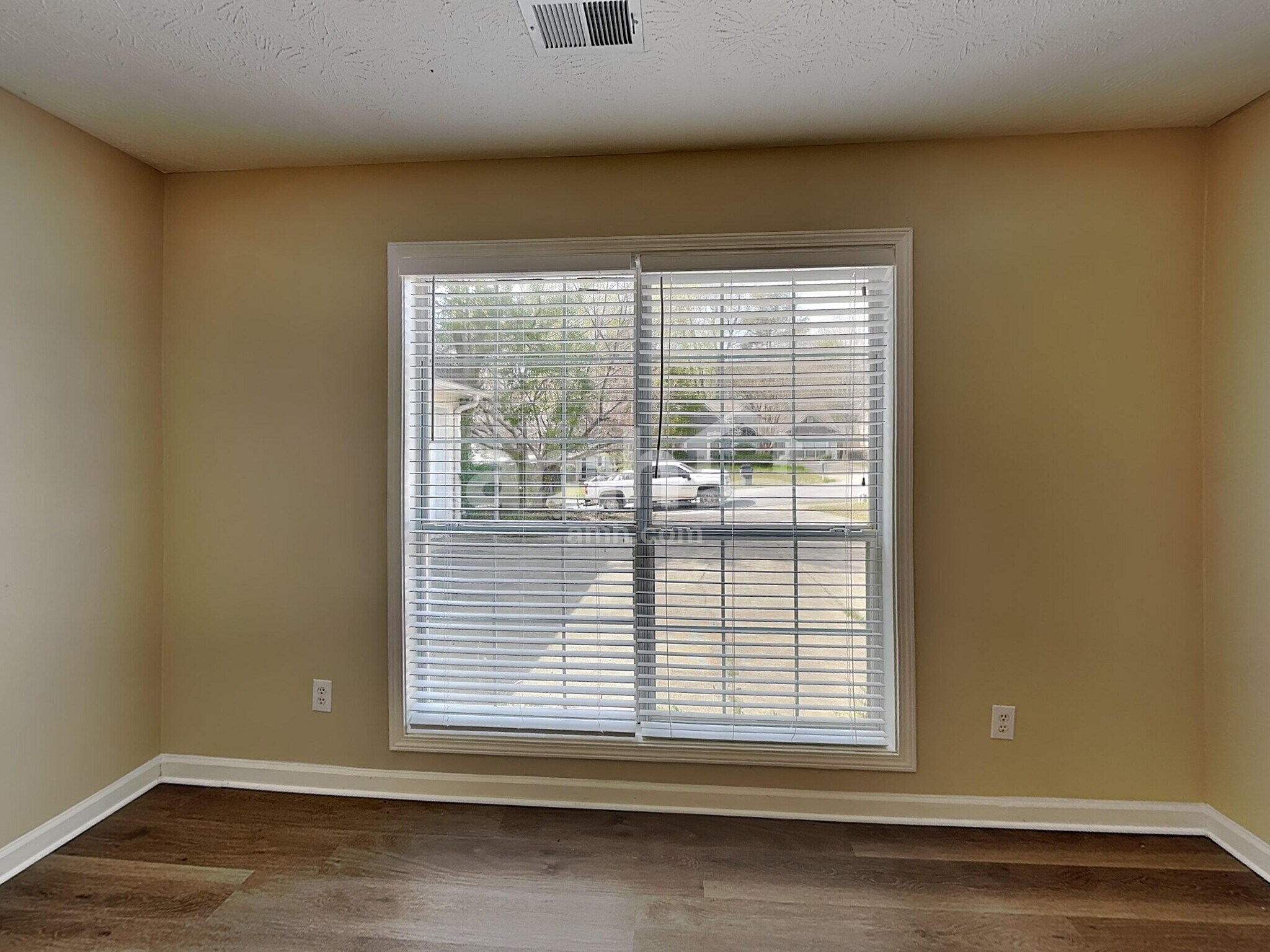 Building Photo - 2880 Camelot Woods Dr