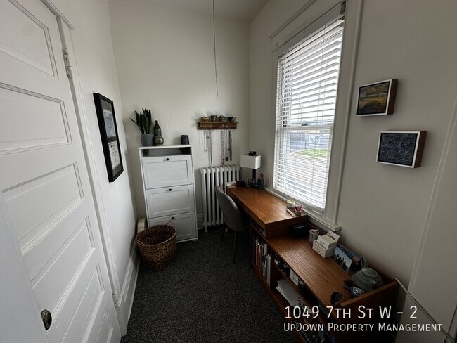 Building Photo - 1049 7th St W