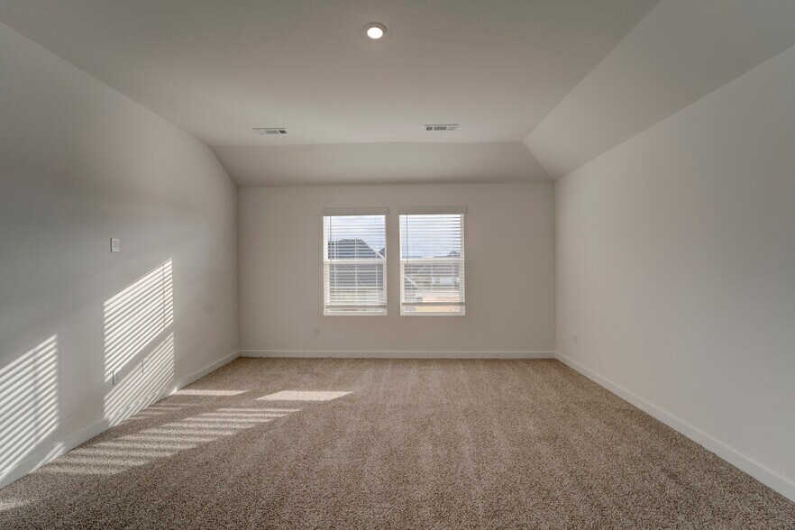 Building Photo - 139 S Maroon Ave