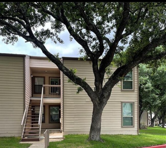 Building Photo - 204E Lakeview Ter