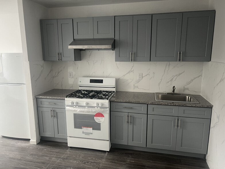 Kitchen - 364 52nd St