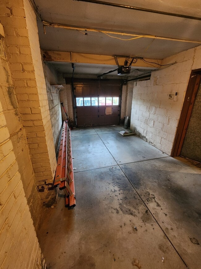 Garage - 1037 Duffield St