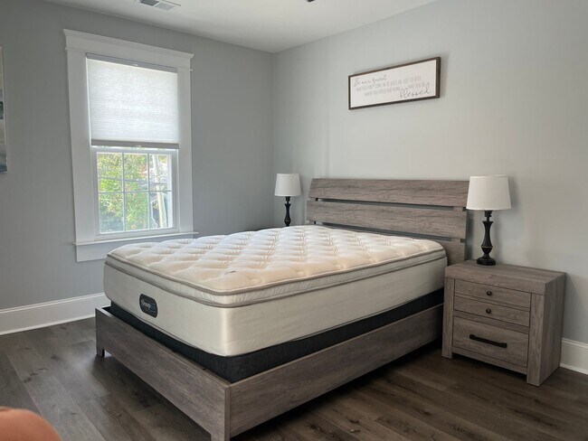 Building Photo - Gorgeous Brand New 3/2 Move In Ready Now!