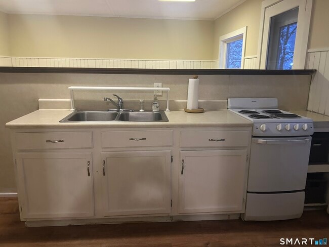 Building Photo - 673 Lovely St