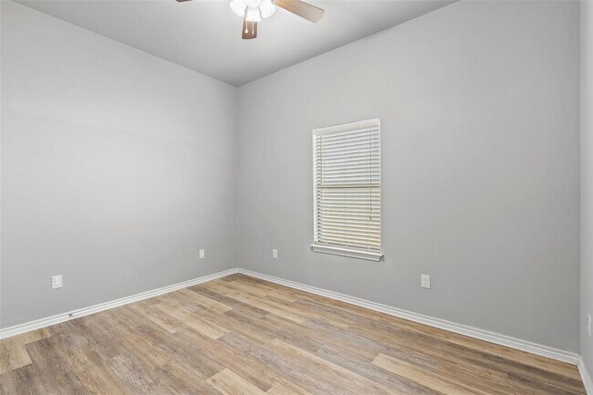 Building Photo - 1024 Daviot Dr