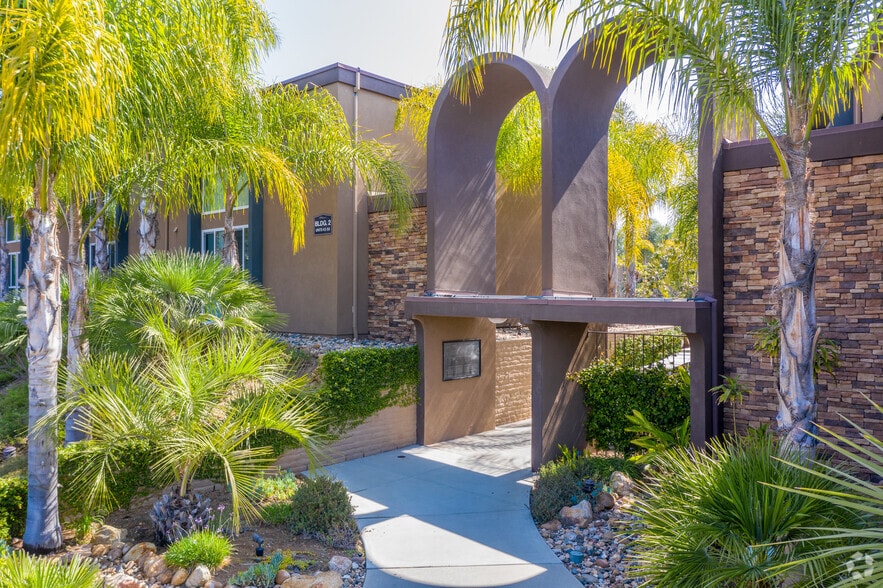 Entrance - Mellmanor Apartments