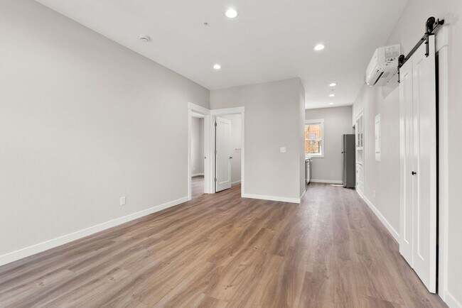 Building Photo - 717 W Spofford Ave