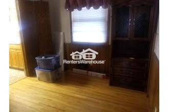 Building Photo - 984 Shryer Ave W