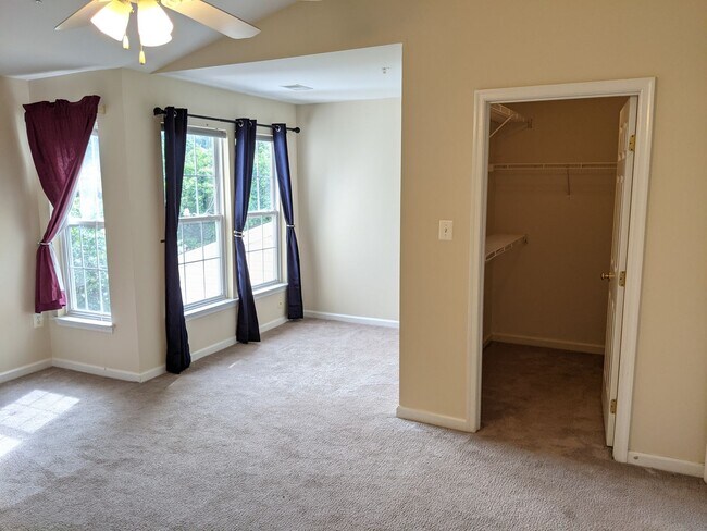 Building Photo - Townhouse in Spring Ridge community - OAKD...