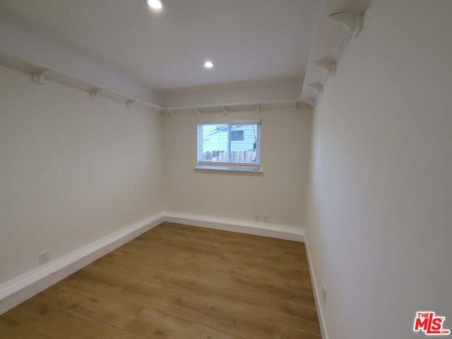 Building Photo - 6656 Swan St