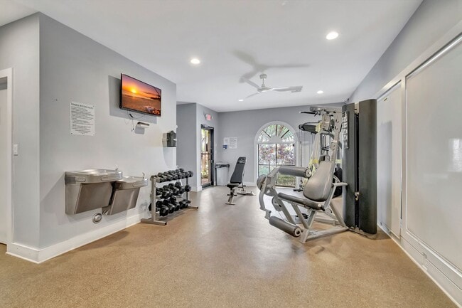 Building Photo - 2 Bedroom 2 Bathroom Move-In Ready Rental near Tanger Outlets!
