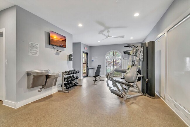 Building Photo - 708 Executive Center Dr