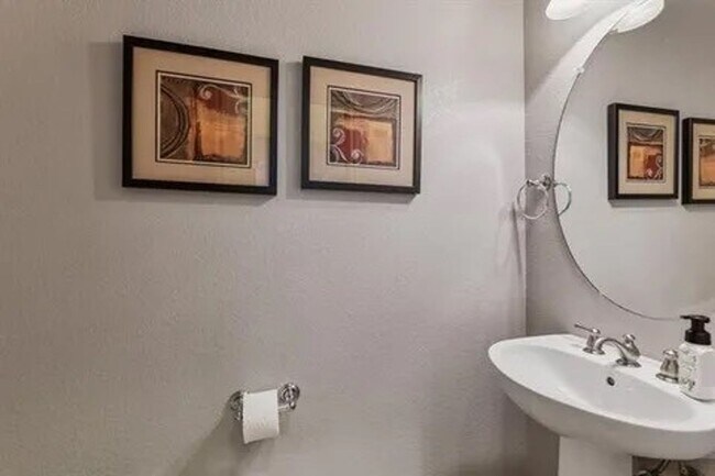 Building Photo - 2 Bed 2.5 Bath in Lewisville