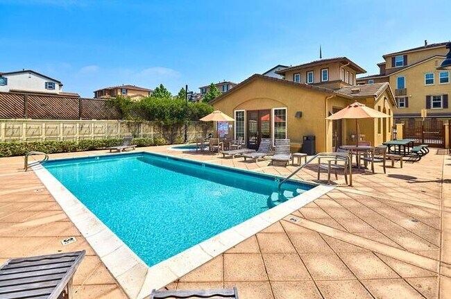 Building Photo - 1784 Snell Pl