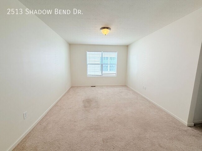Building Photo - 2513 Shadow Bend Dr