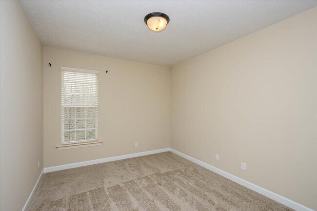 Building Photo - 1661 Jamestown Ave