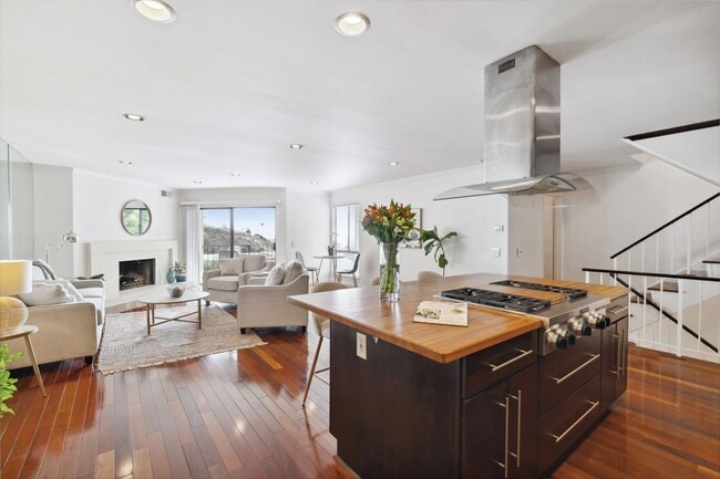 Building Photo - Seaview Hills Condo in Midtown Ventura