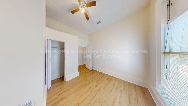 Building Photo - 2324 Moncrief Rd