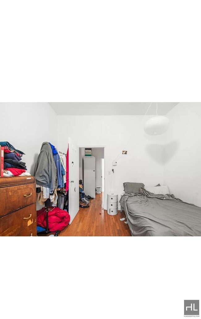 Building Photo - 3BR 1.5BA Duplex w/ Private Backyard & Lau...