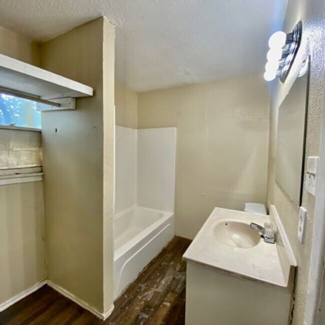 Building Photo - 3005 Colgate St