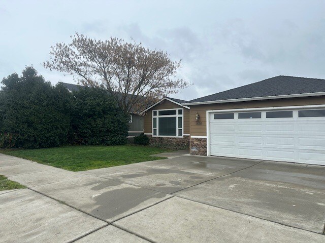 Building Photo - 1836 Hondeleau Ln