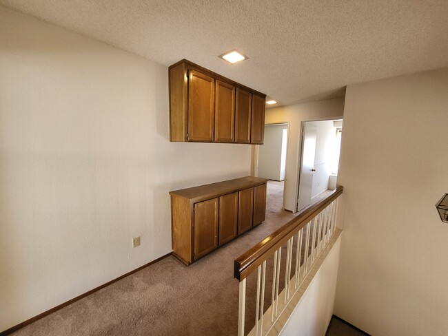 Building Photo - Two Story Home nestled in the Hills of Her...