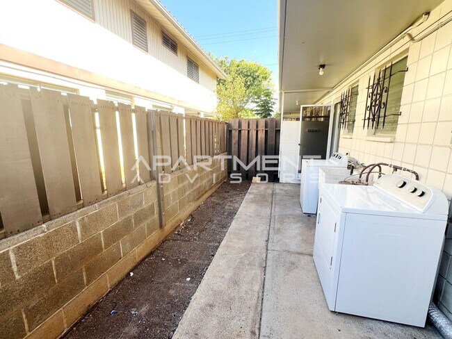 Building Photo - 1653 Citron St