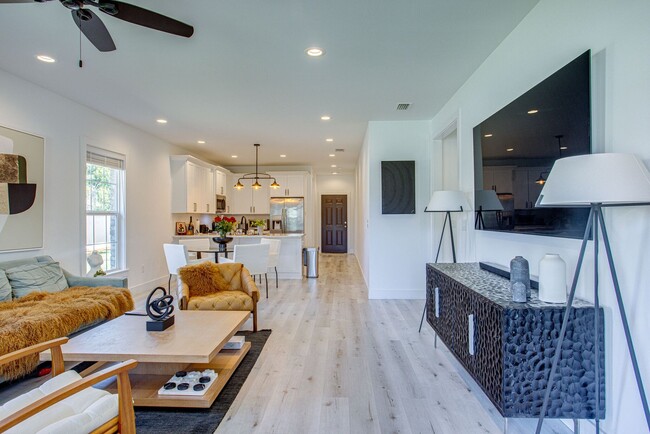 Building Photo - Destin- Bright & Modern 3-Bedroom Home wit...