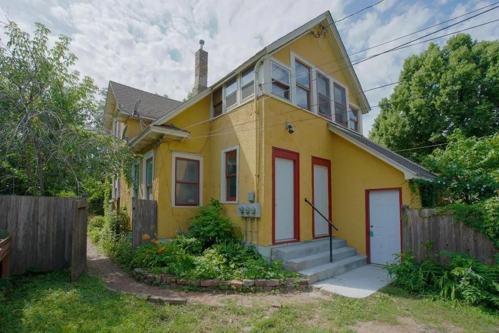 Building Photo - 3205 Grand Ave S