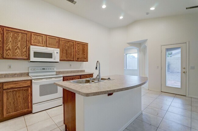 Building Photo - AVAILABLE NOW IN ESTRELLA MOUNTAIN RANCH!!!