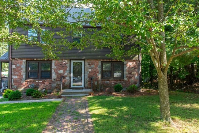 Primary Photo - 291 Linden St