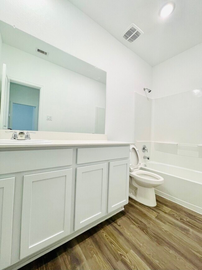 Building Photo - 2940 Tantara Dr