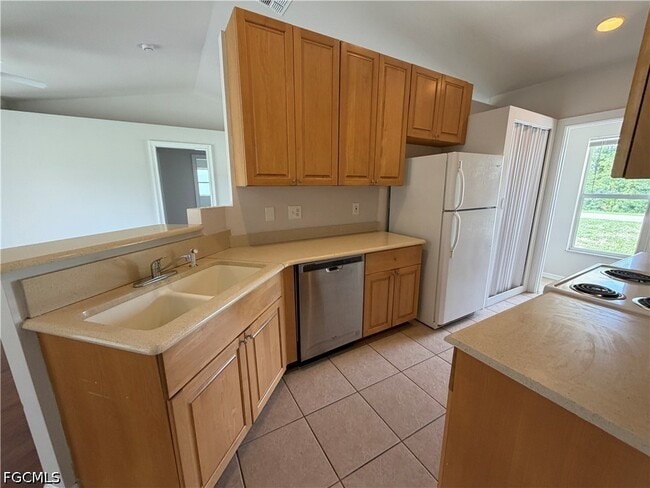 Building Photo - 5315 Belrose St