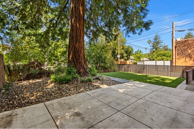 Building Photo - 3004 Portola Way