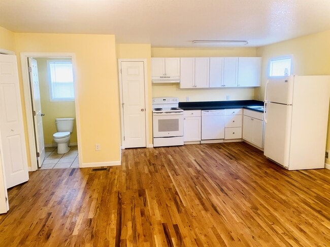 Building Photo - 50 Nancy St