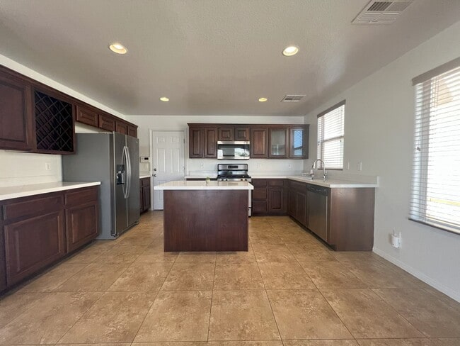 Building Photo - 3 bedroom 2 bath home