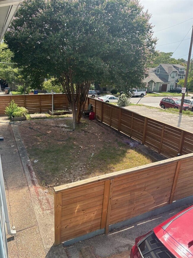 Building Photo - 400 W 35th St