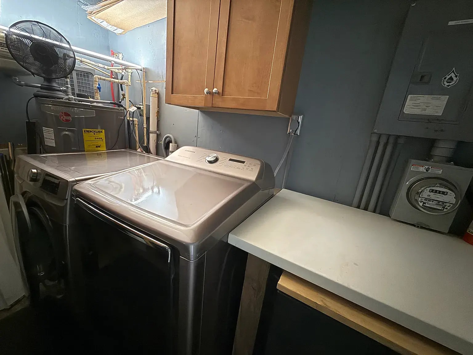 Laundry facility in building - 2795 Riverside Dr