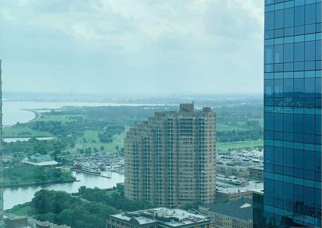 Building Photo - 77 Hudson St