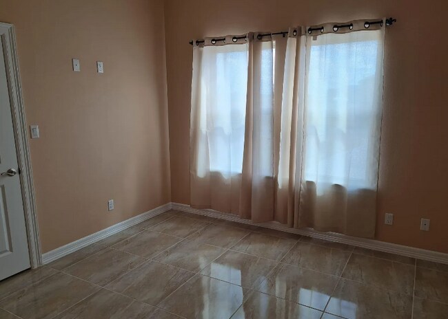 Building Photo - 1913 Ridgeway Cir