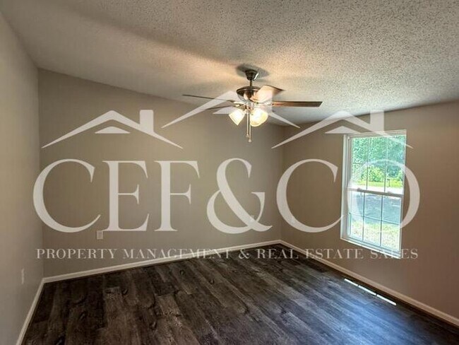 Building Photo - Large 4 bedroom 2 bathroom home now available in Cowpens!