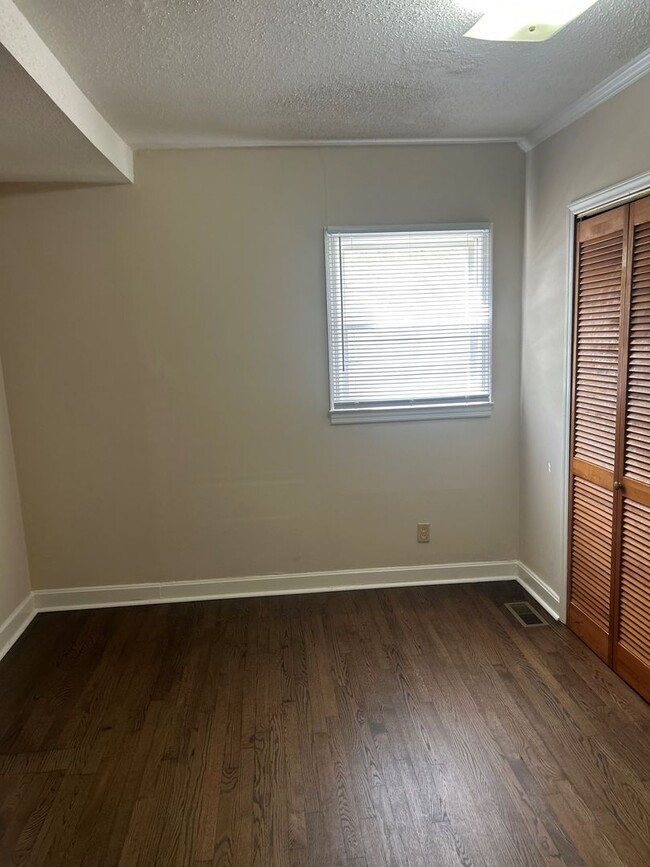 Building Photo - 3 Bedroom RANCH!! ***$500 FREE GROCERIES***