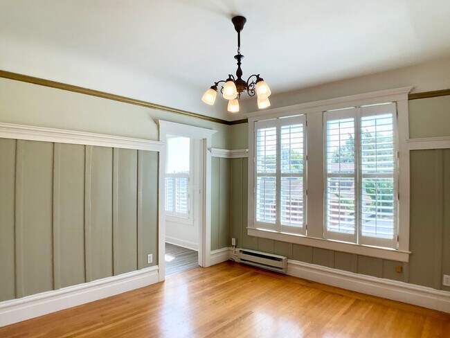Building Photo - REMODELED and Spacious.  IN-UNIT LAUNDRY! ...