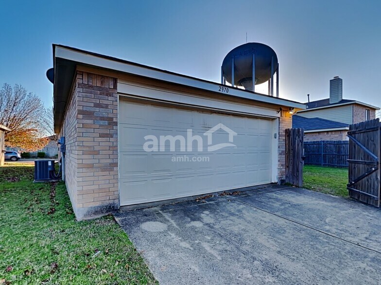 Building Photo - 2970 Marquis Ln