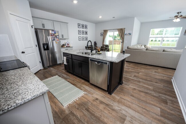 Building Photo - 417 Ginger Dr