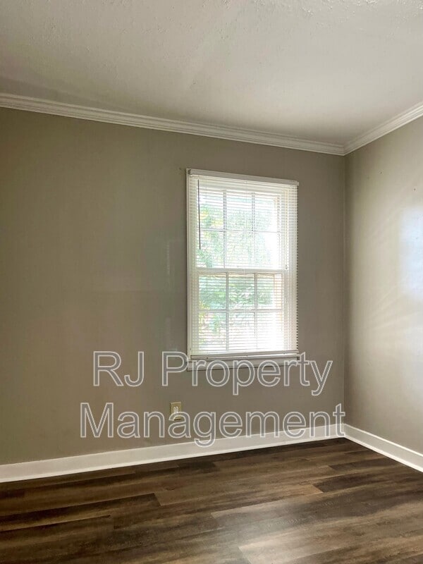 Building Photo - 4095 Chelsea Ave