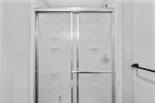 Building Photo - 548 Ferry St