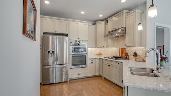 Building Photo - 2689 Oxford Cir