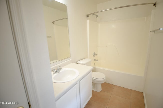 Building Photo - 1547 S Danielson Way